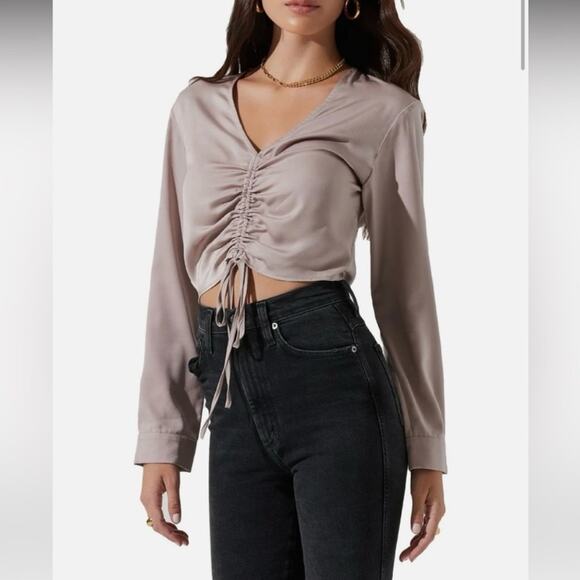ASTR the Label Mushroom V-Neck Ruched Long Sleeve Cropped Blouse Size Medium - Picture 1 of 13